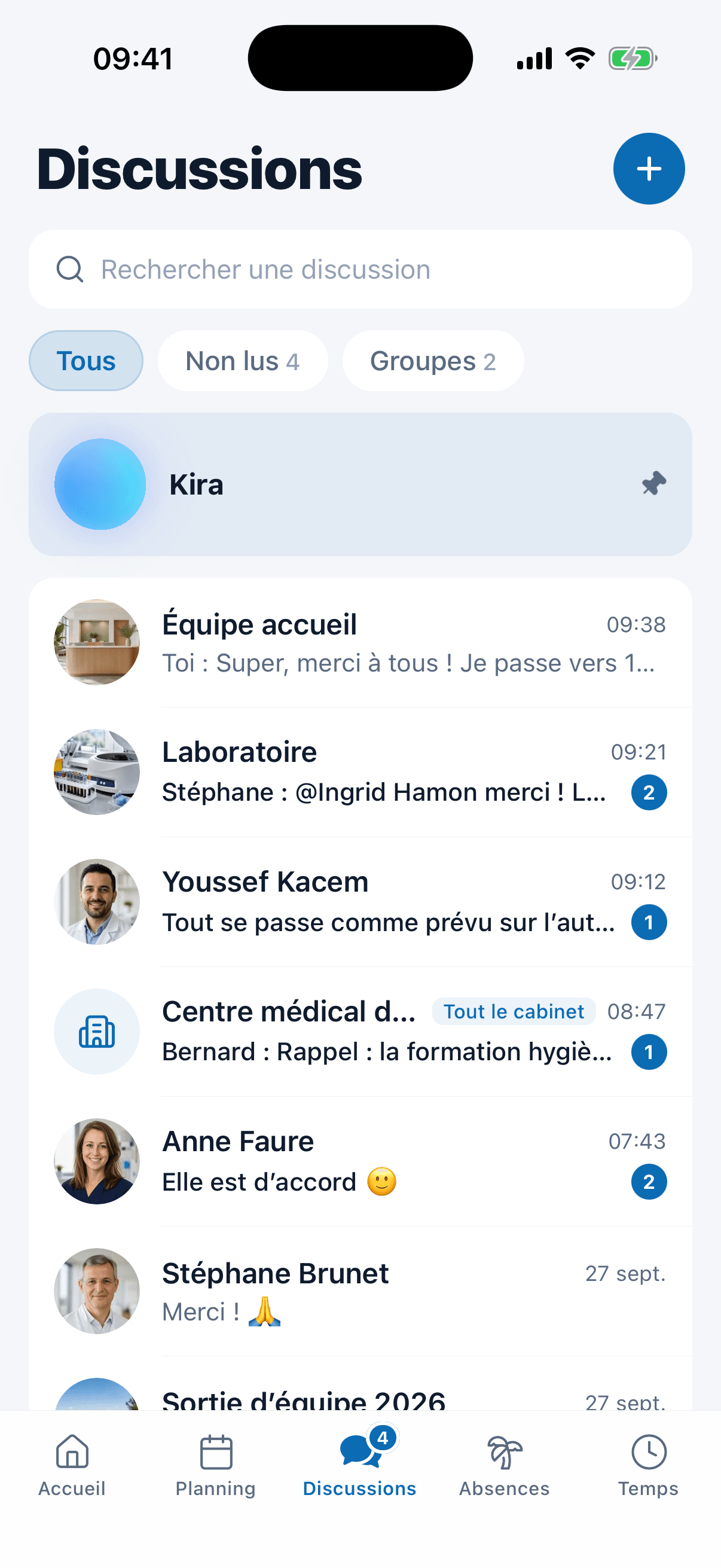 Liste des conversations, groupes et messages directs, dans l'application medishift